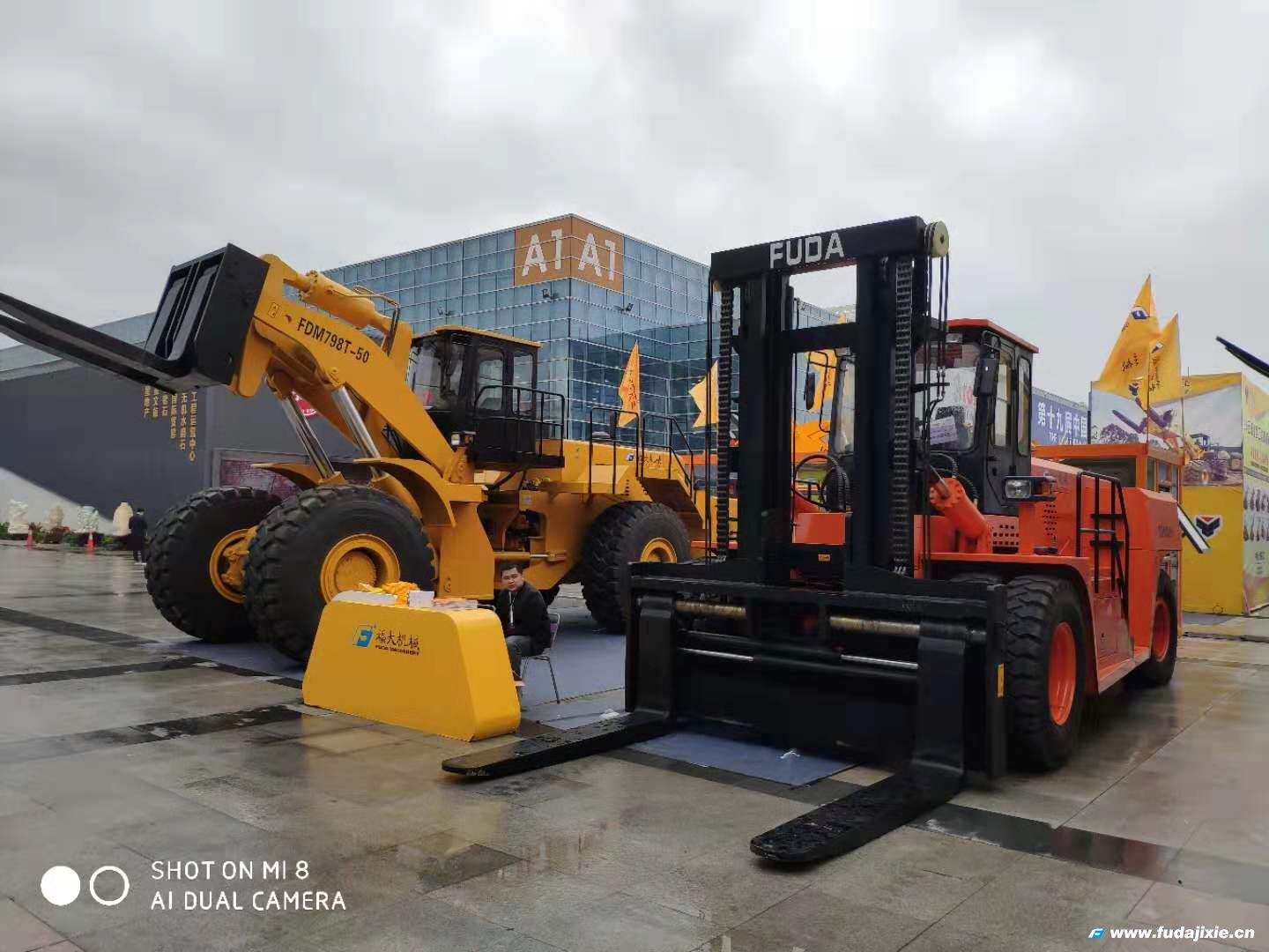 米兰注册50吨叉装车亮相2019年厦门米兰注册(中国)